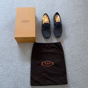 TODS Men’s classic loafer in charcoal grey